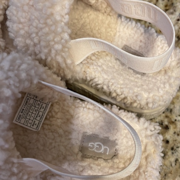 UGG Sherpa Slippers - Picture 3 of 3